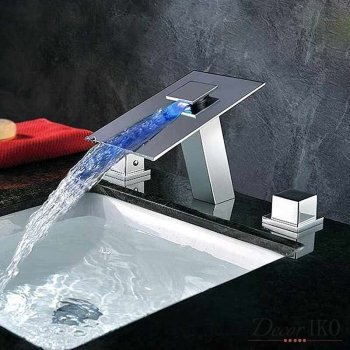 Смеситель для раковины на 3 отверстия с LED подсветкой LF-39